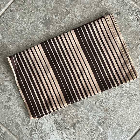 NWT Pier Giorgio (Made in Italy) Rectangular Scarf, New in Packaging - Picture 3 of 4